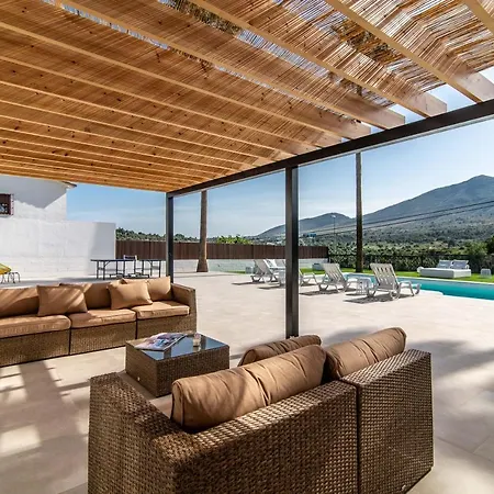 Palm Tree - 5bdr Paradise Pool / Chill Out Beds Villa